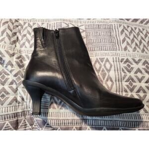 Black Kitten Heel Boots Size 6M Antonio Melani